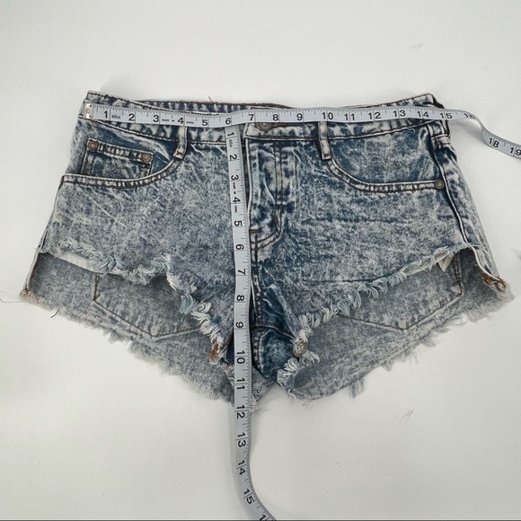 Cotton On Marbled Button Fly The Frayed Mid Rise Jean Shorts Size 4 Women’s - Picture 6 of 9